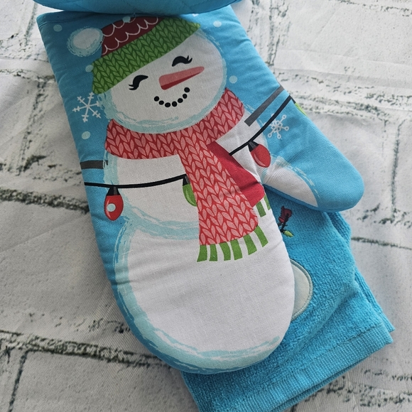 Holiday Time Kitchen Set - Picture 2 of 4